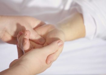 reflexologia, massagens nas mãos